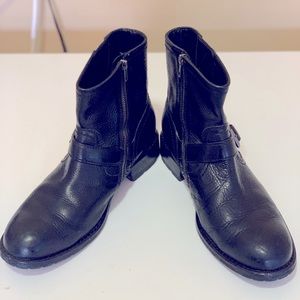 Cole Haan Wayne Zip.Boots